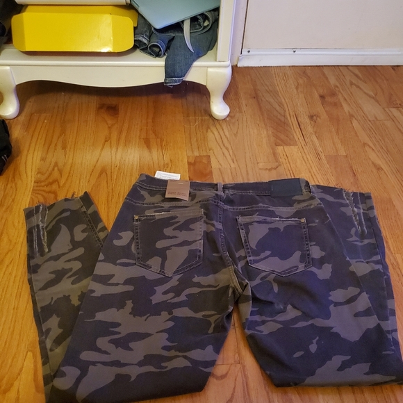 Zara Camo Jeans - Picture 8 of 12